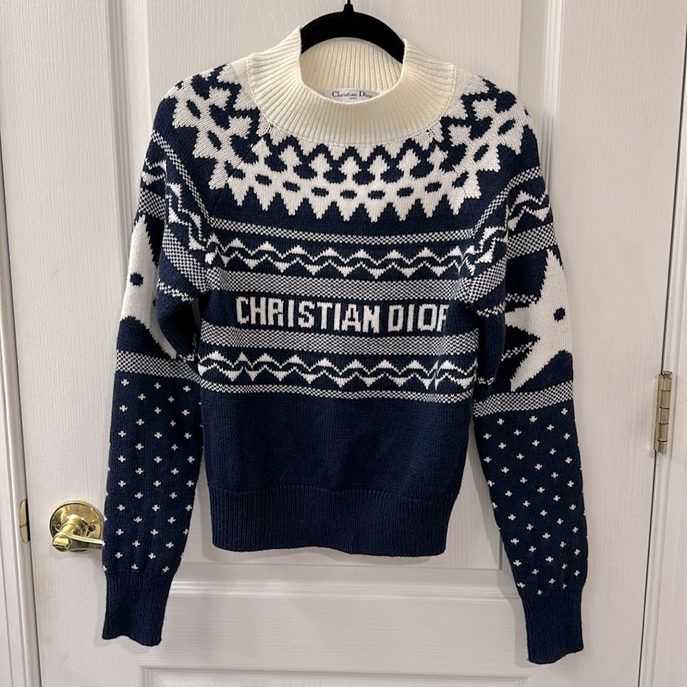 Christian Dior Virgin Wool Printed Sweater
Size: Small US 4 FR 36 USED